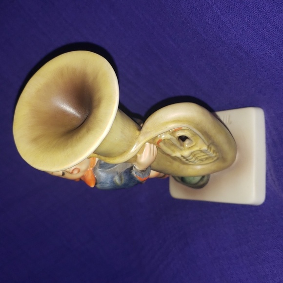 *Vintage*Retired* "The Tuba Player" M.I. Hummel Figurine: Goebel (1983) - Picture 6 of 9